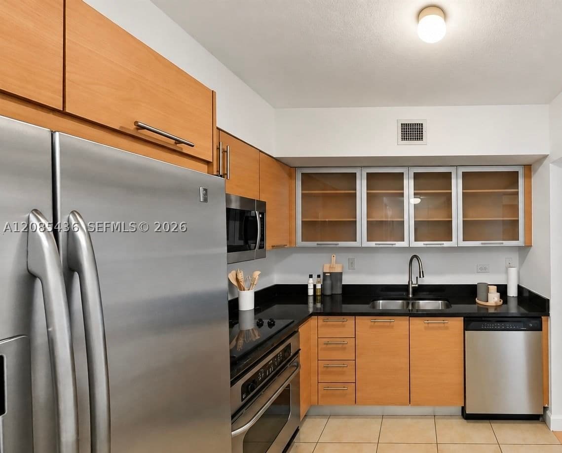 2+1 Condo — 31 5th St #2808, Miami, FL 33131
