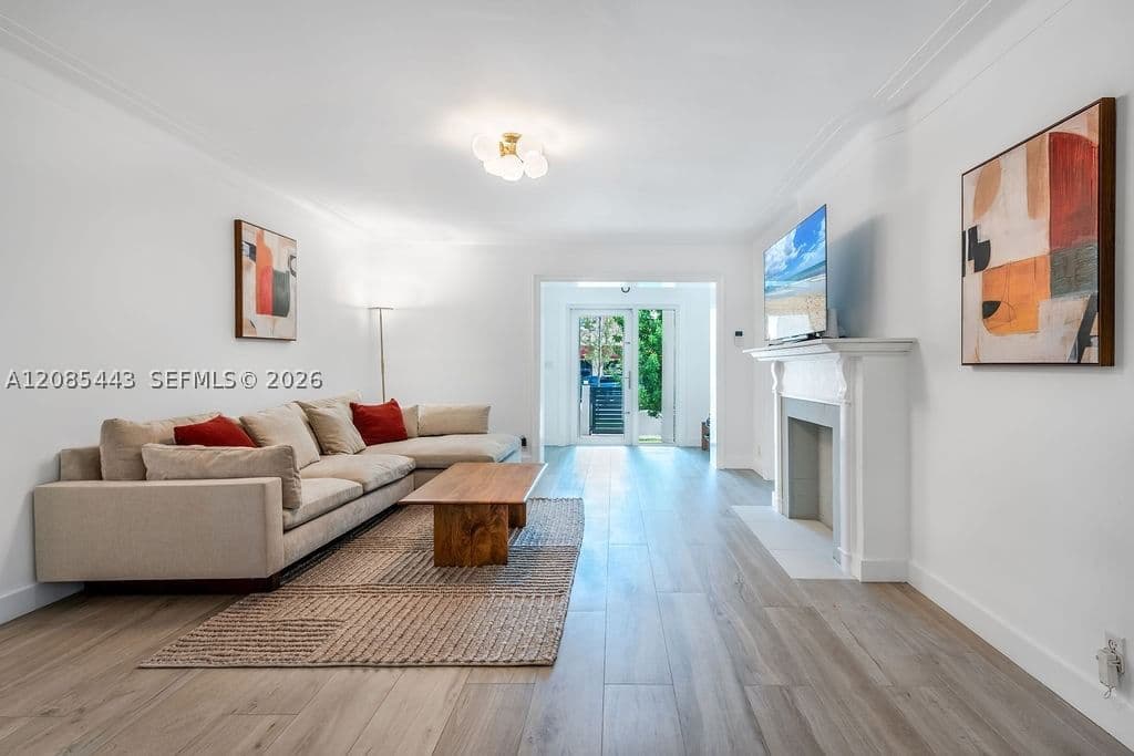 5+1 Müstakil ev — 719 51st St, Miami Beach, FL 33140