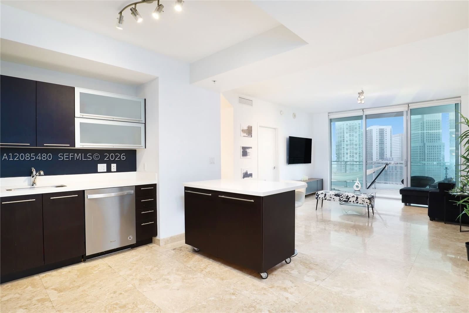 2+1 Condo — 90 3rd St #3002, Miami, FL 33130