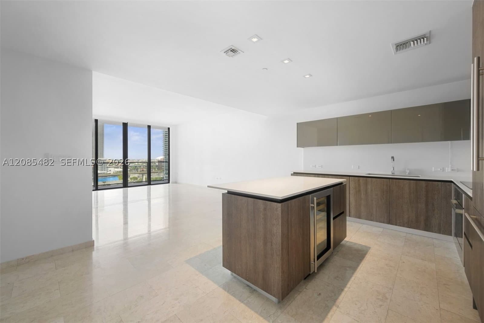 2+1 Condo — 68 6th St #910, Miami, FL 33131