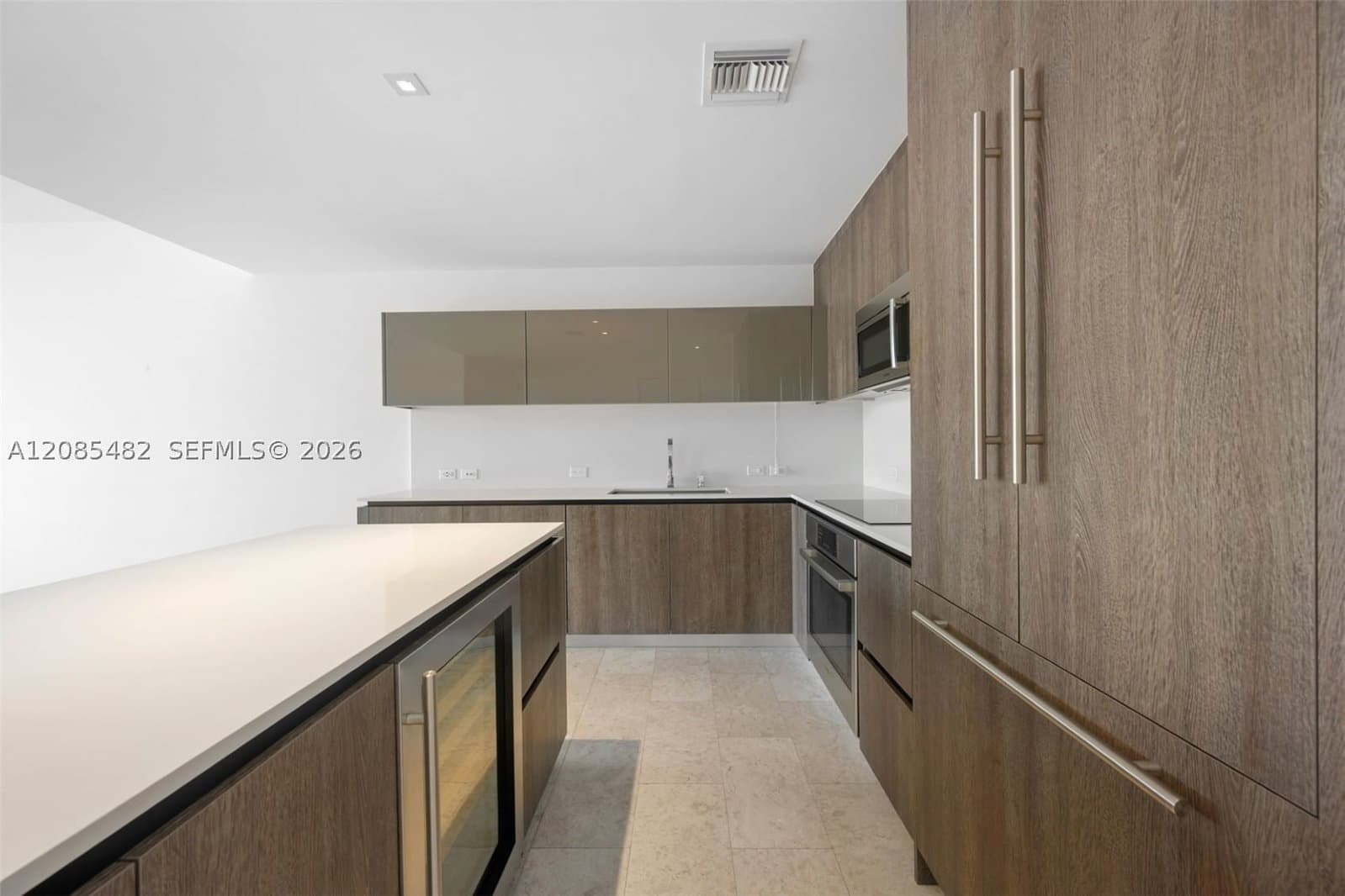 2+1 Condo — 68 6th St #910, Miami, FL 33131