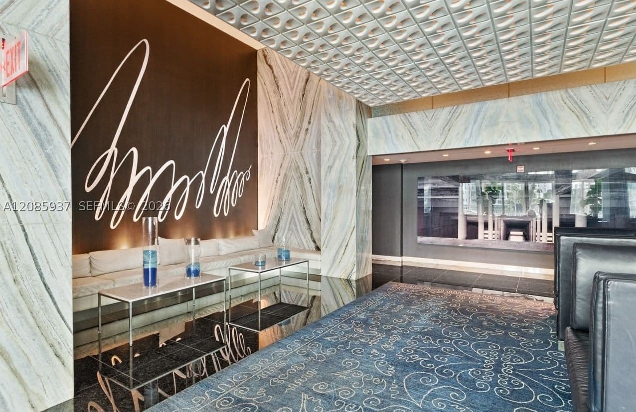 2+1 Condo — 325 Biscayne Blvd #2114, Miami, FL 33131