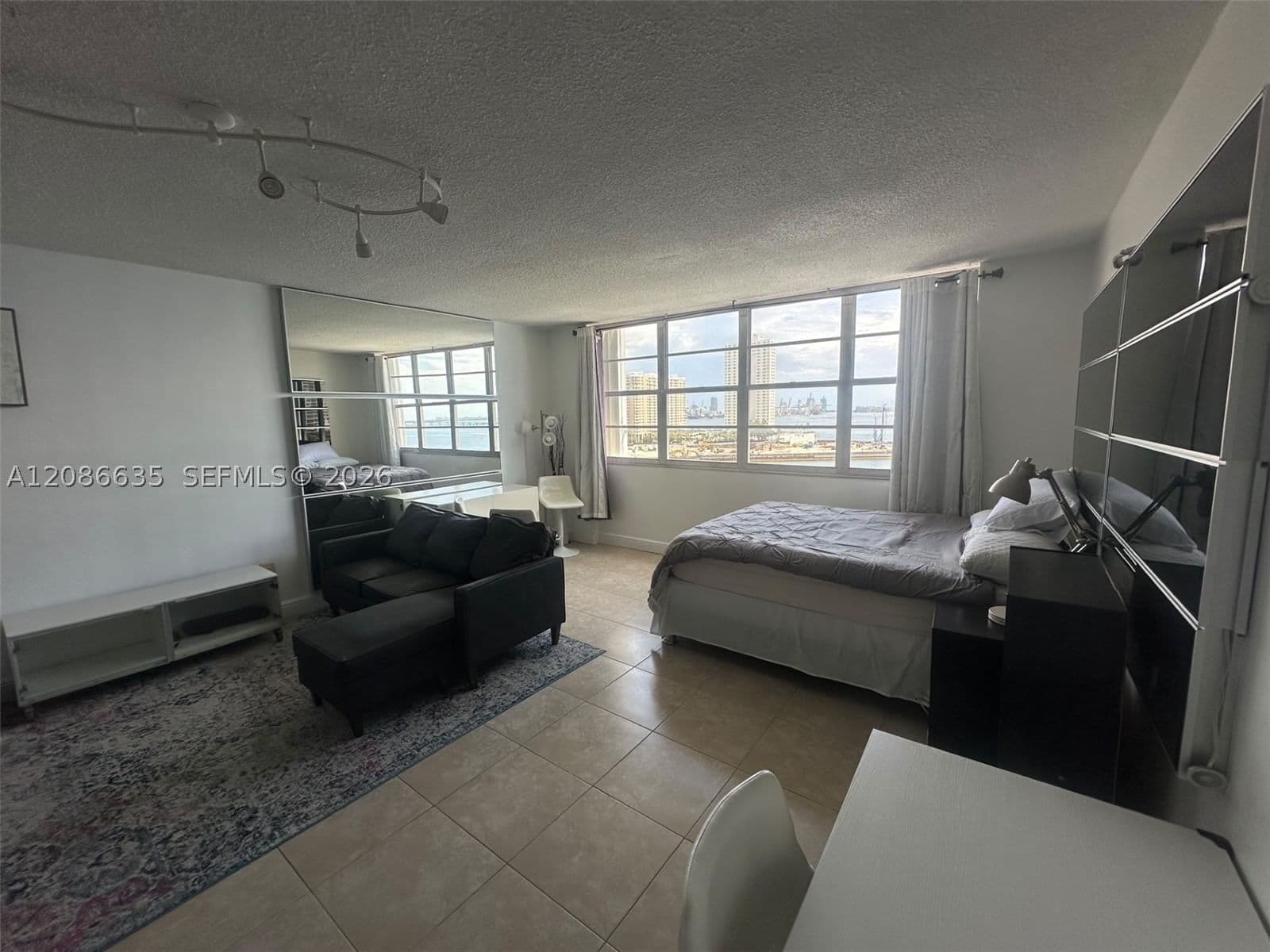 Condo — 905 Brickell Bay Dr #1029, Miami, FL 33131