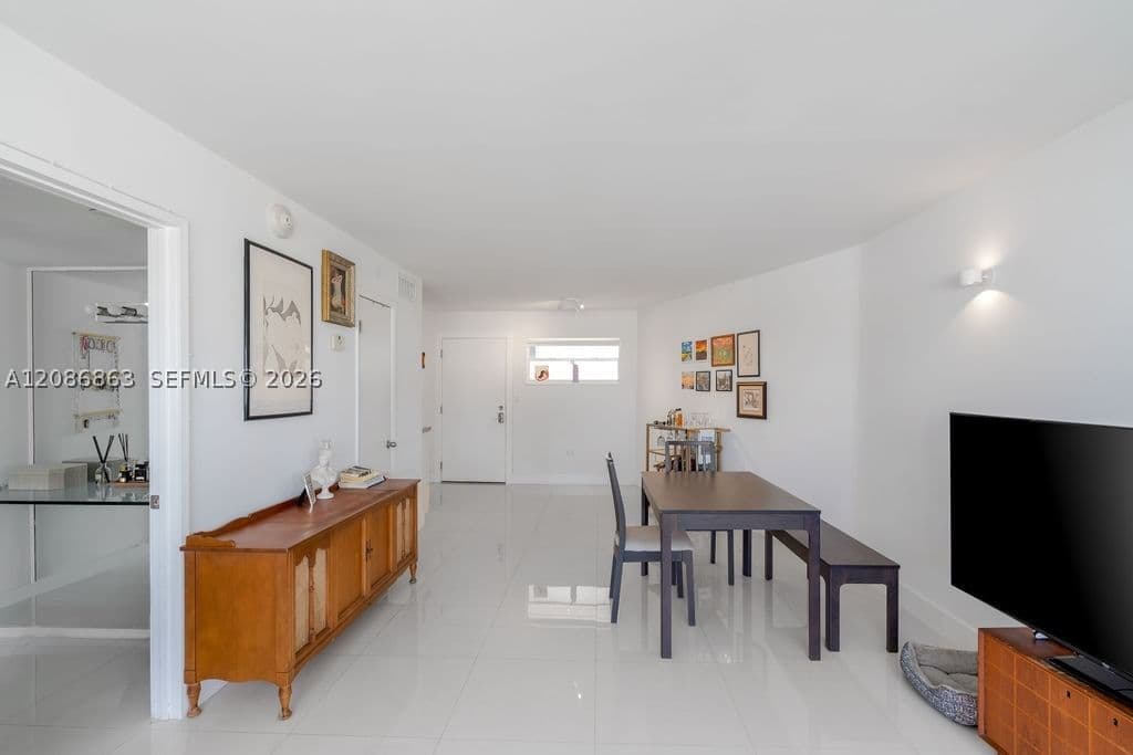 2-bedroom Condo — 1881 Washington Ave #11D, Miami Beach, FL 33139