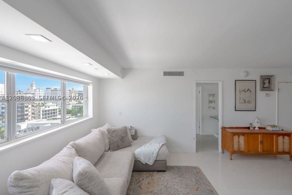 2-bedroom Condo — 1881 Washington Ave #11D, Miami Beach, FL 33139