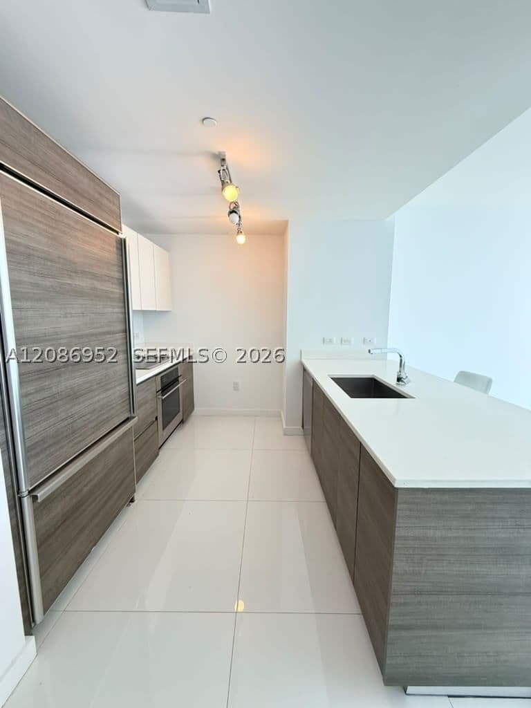 1+1 Condo — 1100 MIAMI AV #3302, Miami, FL 33130