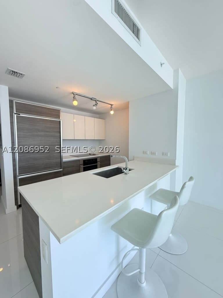 1+1 Condo — 1100 MIAMI AV #3302, Miami, FL 33130