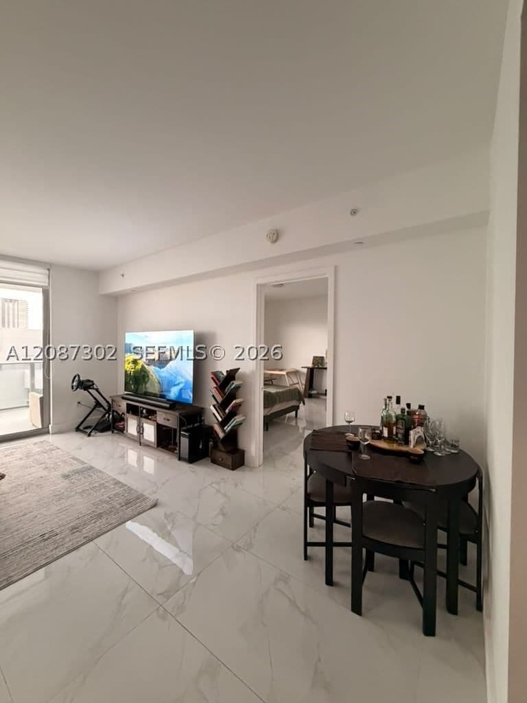 2-bedroom Condo — Miami, FL 33132