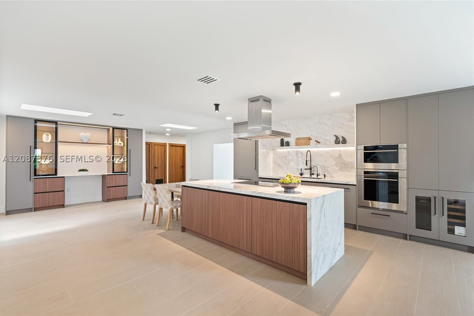 4+1 Müstakil ev — 1320 Alhambra Cir, Coral Gables, FL 33134