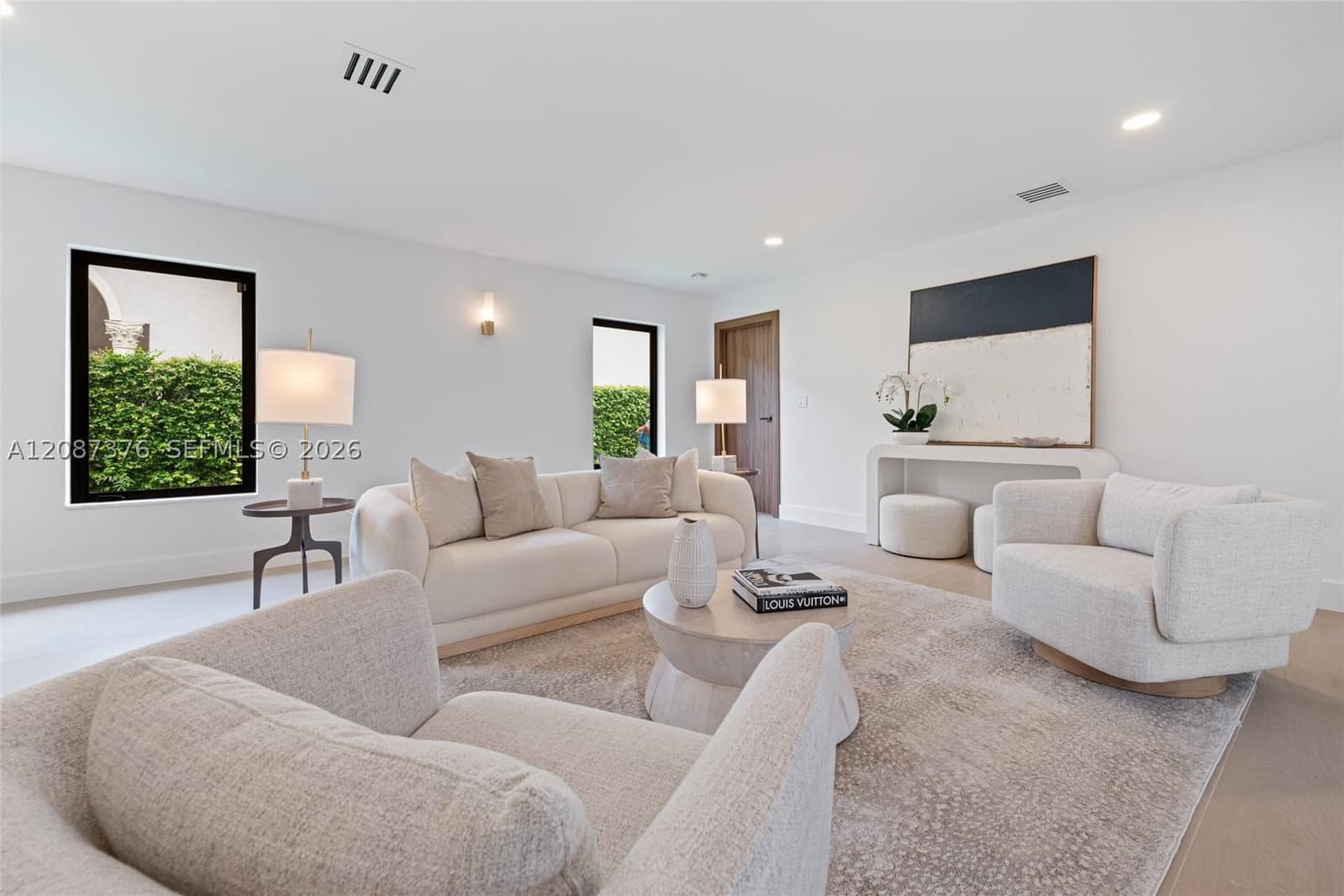 4+1 Müstakil ev — 1320 Alhambra Cir, Coral Gables, FL 33134