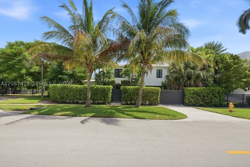 3+1 Müstakil ev — 2225 Meridian Ave, Miami Beach, FL 33139
