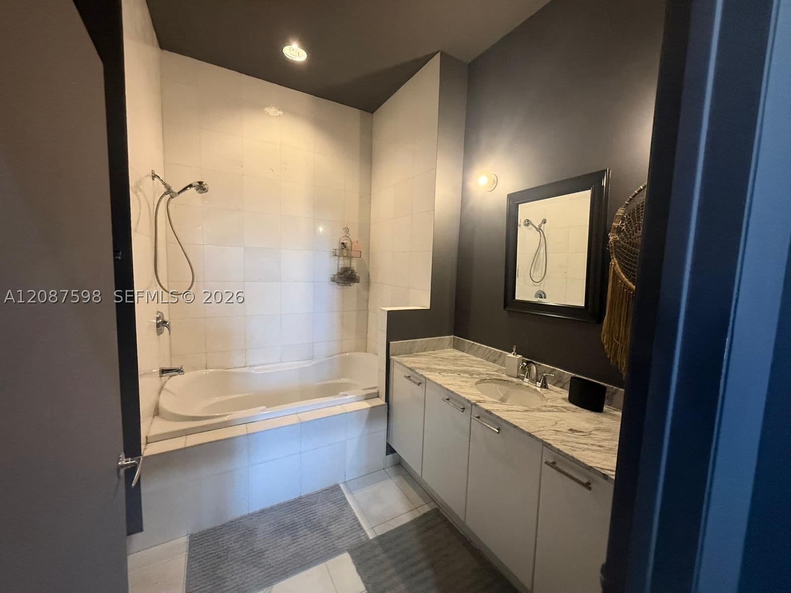 1-bedroom Condo — 2001 Meridian Ave #428, Miami Beach, FL 33139
