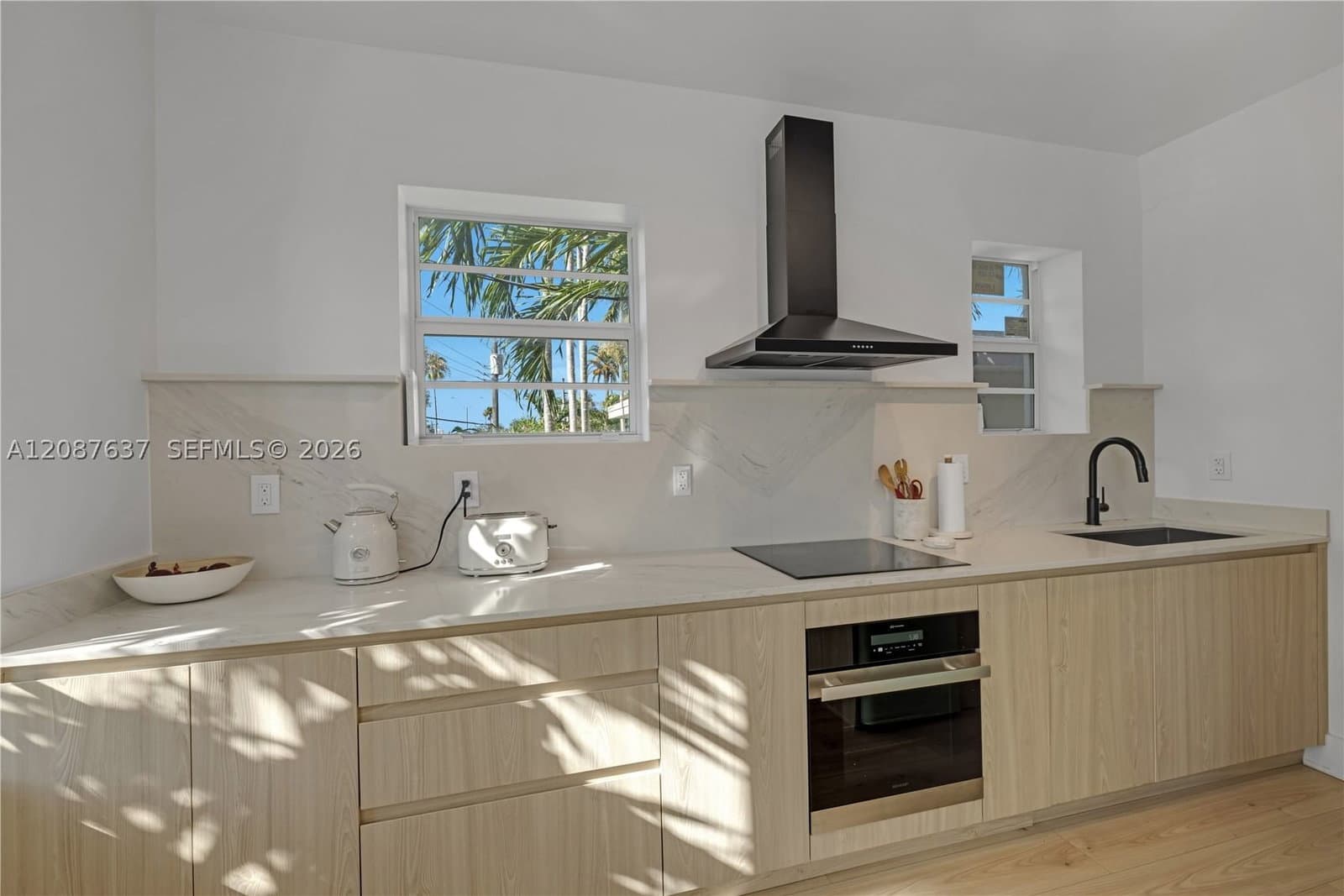 1+1 Condo — 4812 Pine Tree Dr #209, Miami Beach, FL 33140