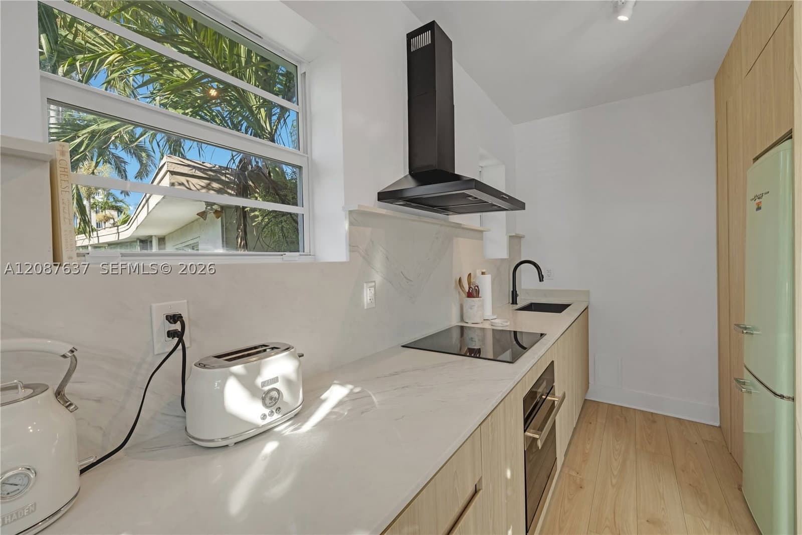 1+1 Condo — 4812 Pine Tree Dr #209, Miami Beach, FL 33140