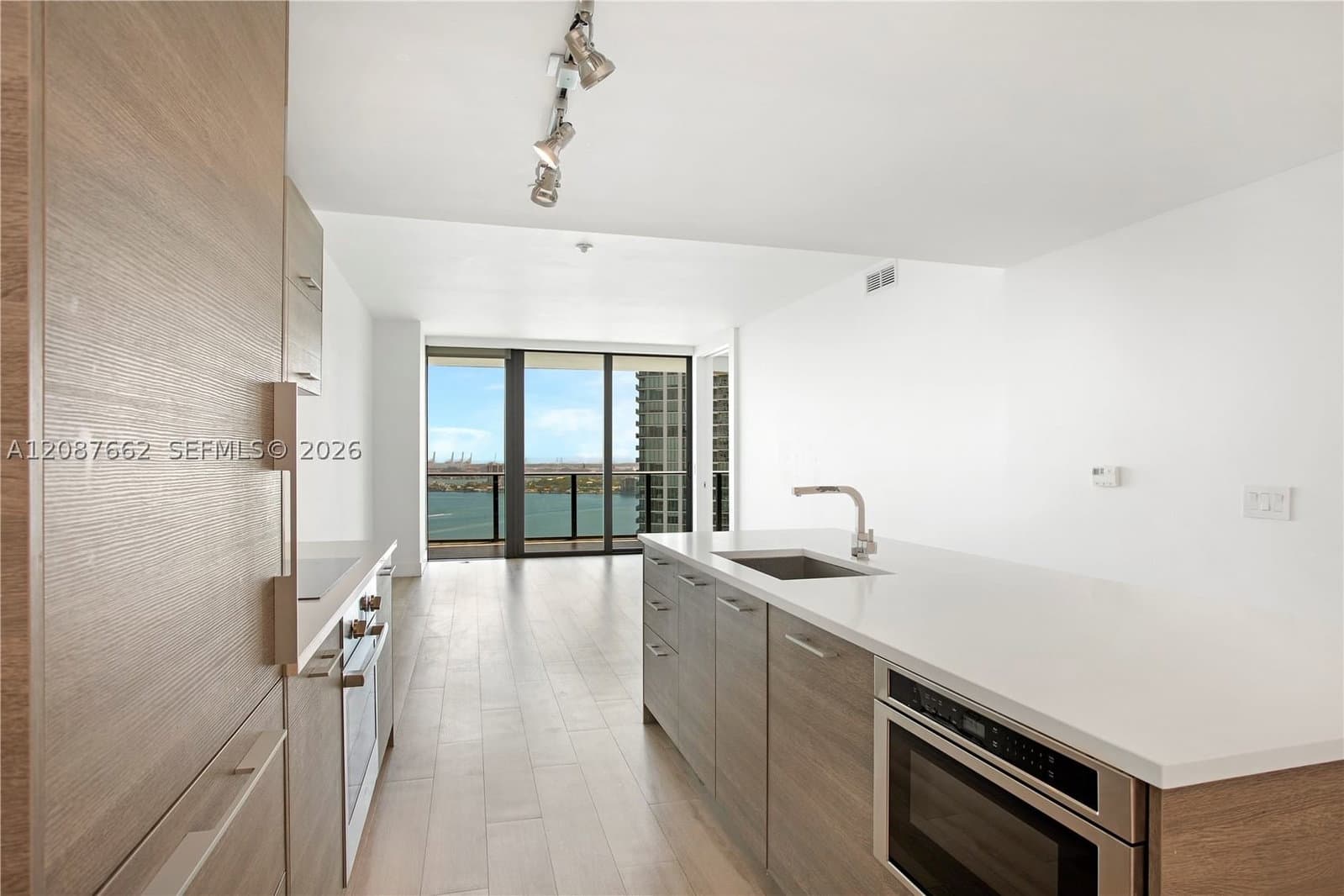 1-bedroom Condo — 650 32nd St #2802, Miami, FL 33137