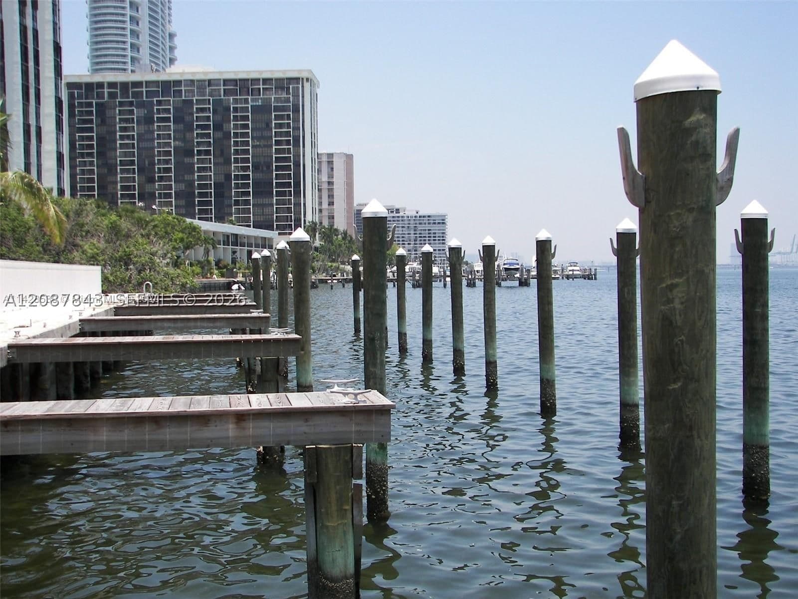 1-bedroom Condo — 2101 Brickell Ave #1002, Miami, FL 33129