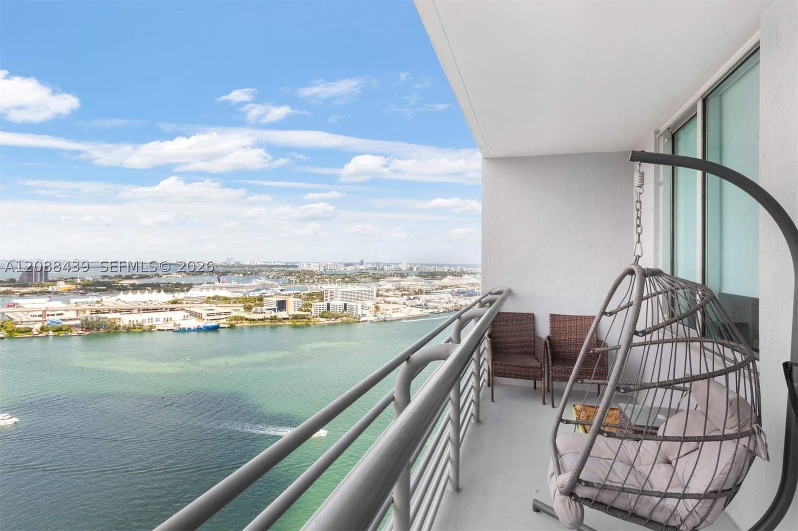 1+1 Condo — 335 Biscayne Blvd #3904, Miami, FL 33131