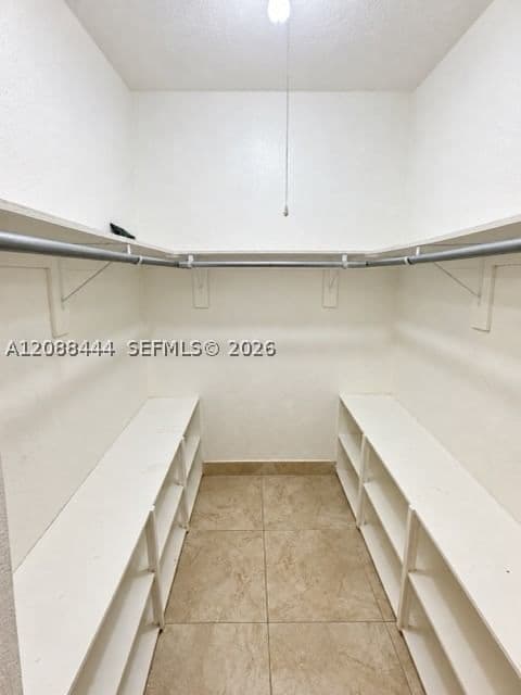3-bedroom Property — Miami, FL 33167