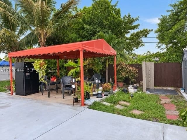 3-bedroom Property — Miami, FL 33167