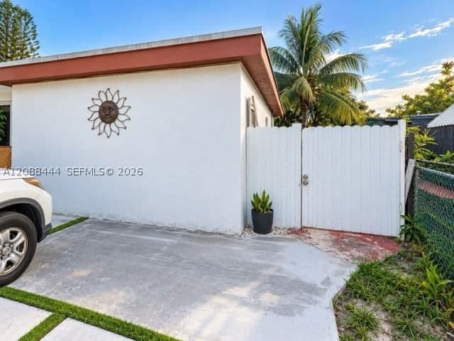 3-bedroom Property — Miami, FL 33167