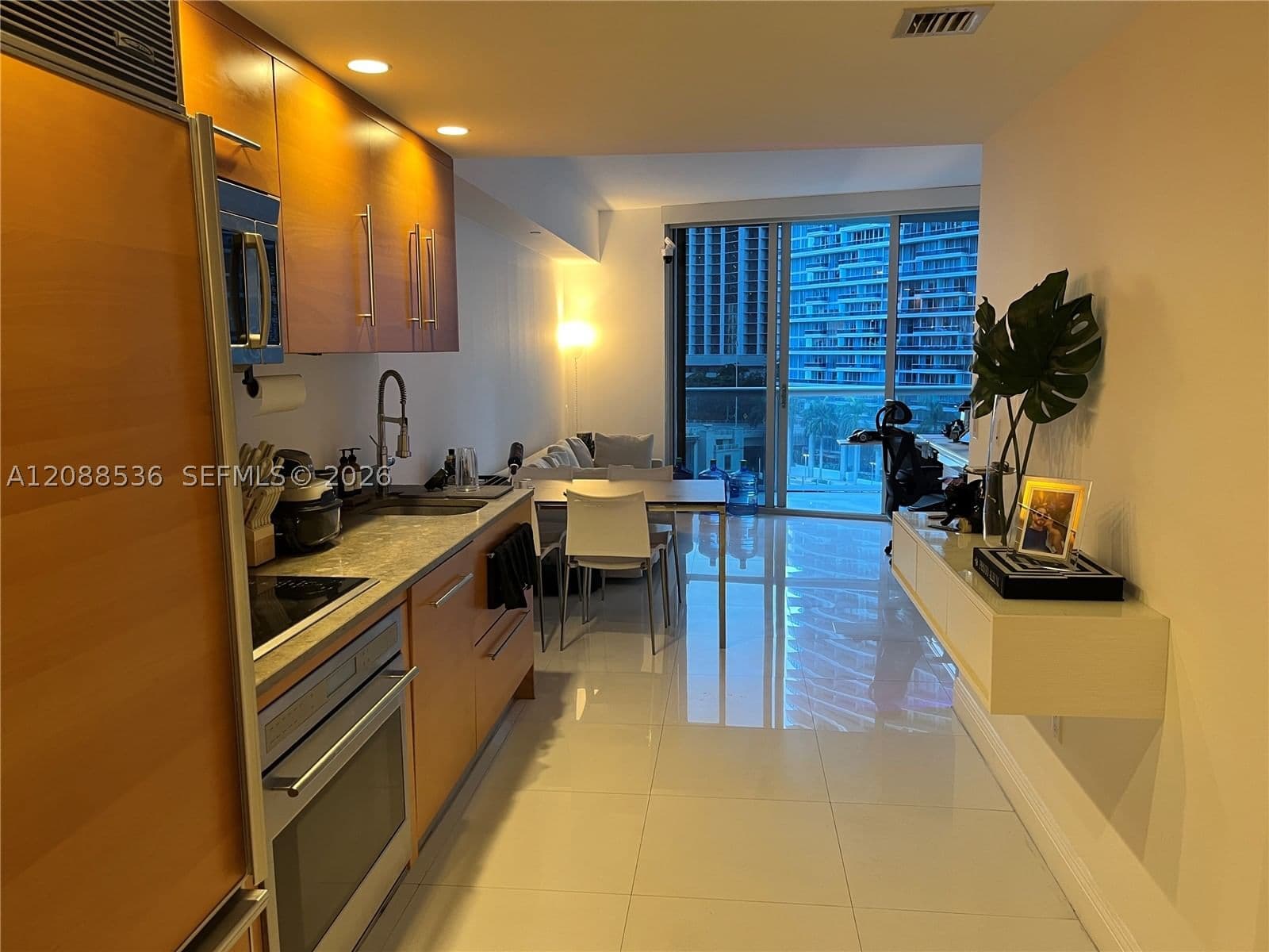 1-bedroom Condo — 465 Brickell Ave #804, Miami, FL 33131