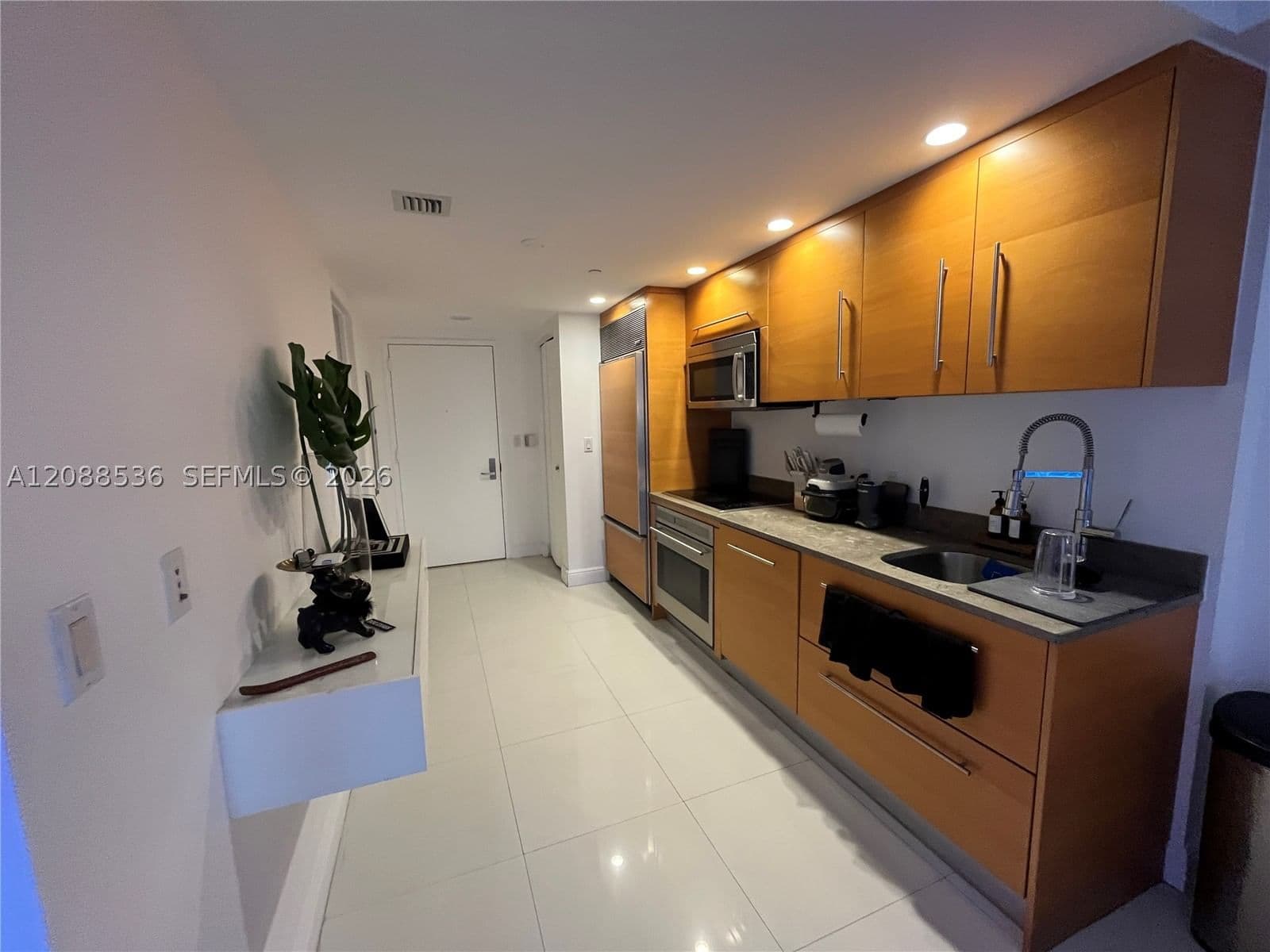 1-bedroom Condo — 465 Brickell Ave #804, Miami, FL 33131