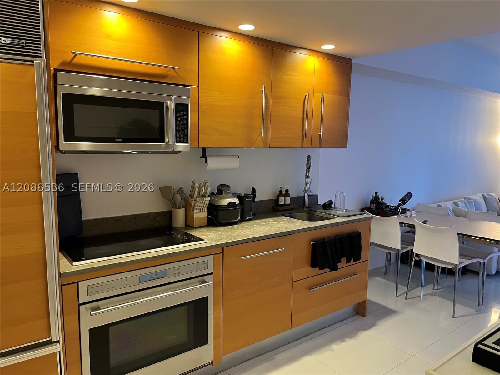 1-bedroom Condo — 465 Brickell Ave #804, Miami, FL 33131