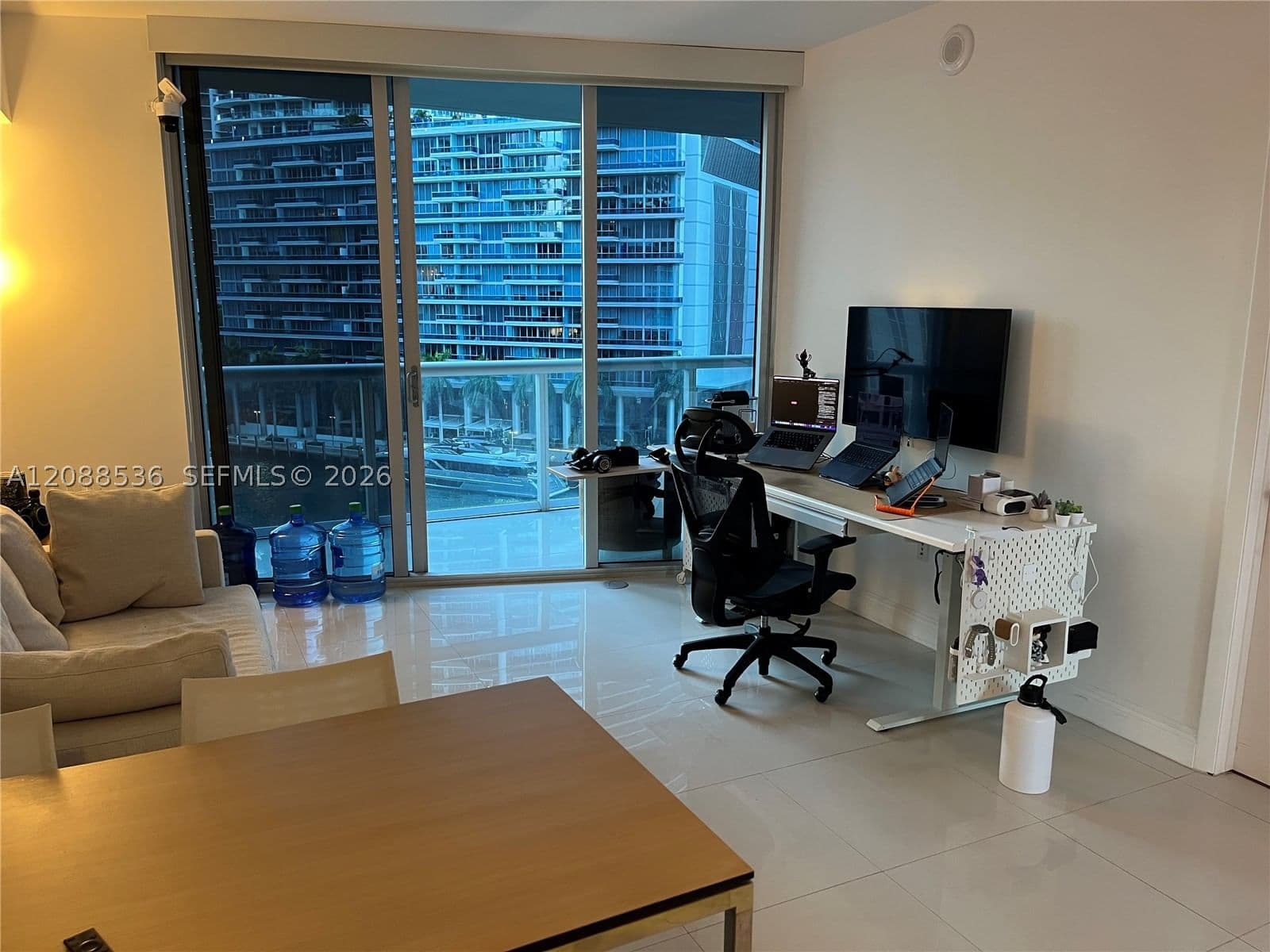 1-bedroom Condo — 465 Brickell Ave #804, Miami, FL 33131