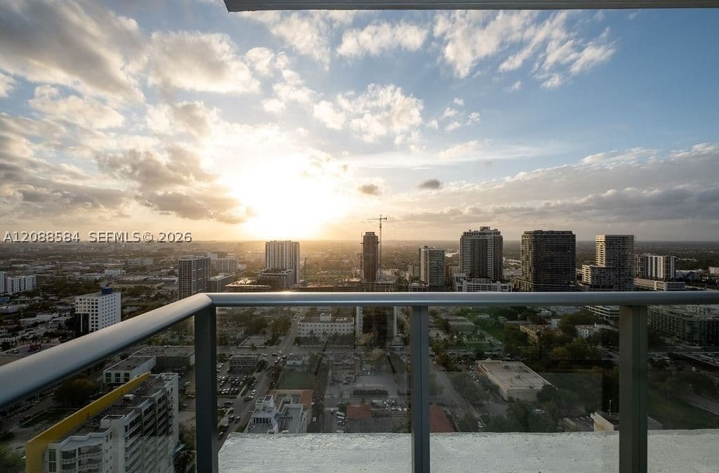 4+1 Condo — 480 31 St #3101, Miami, FL 33137