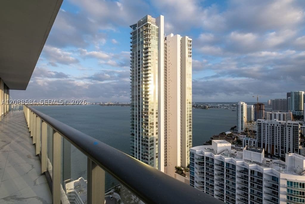 4+1 Condo — 480 31 St #3101, Miami, FL 33137