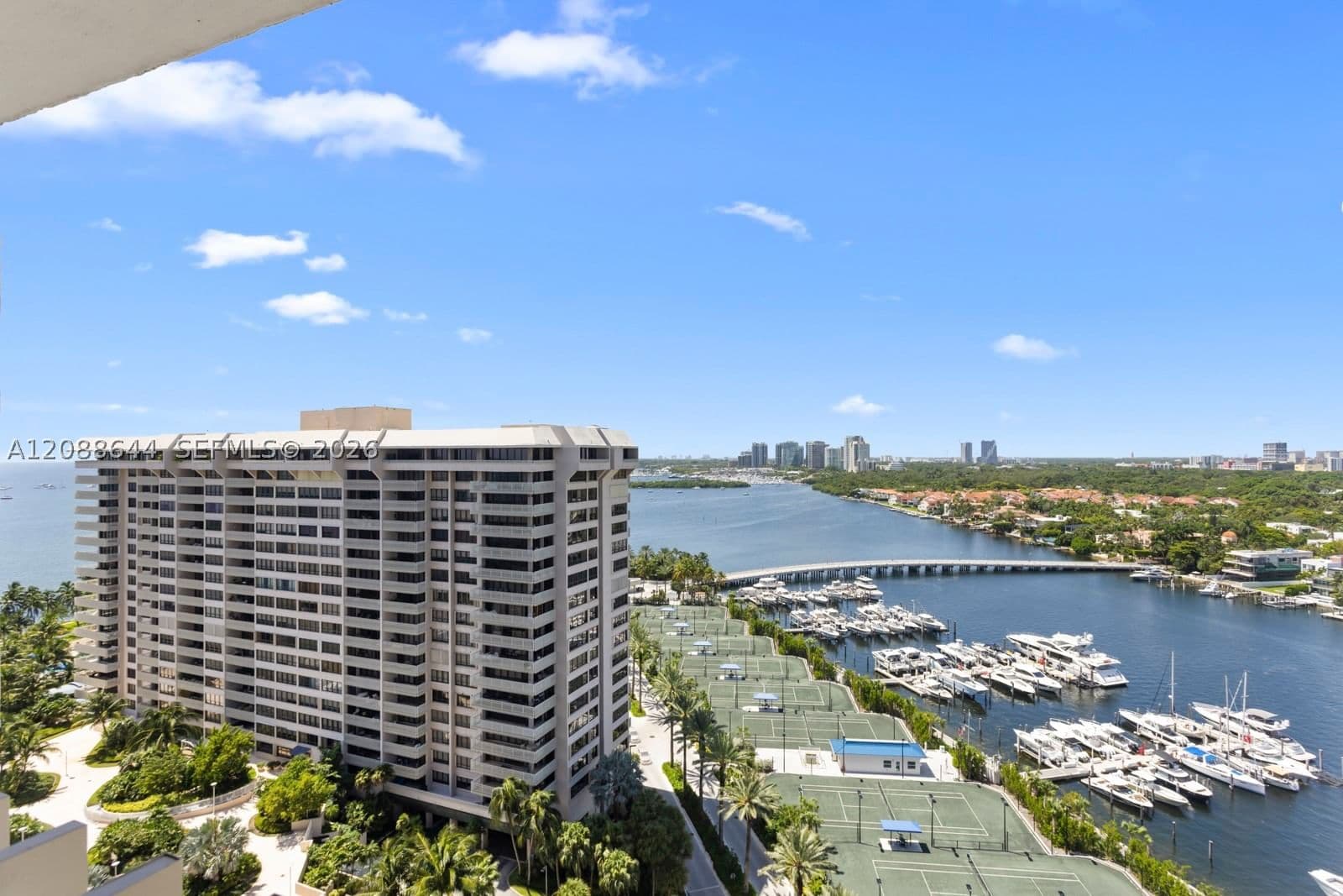 2+1 Condo — 3 Grove Isle Dr #CPH08, Miami, FL 33133