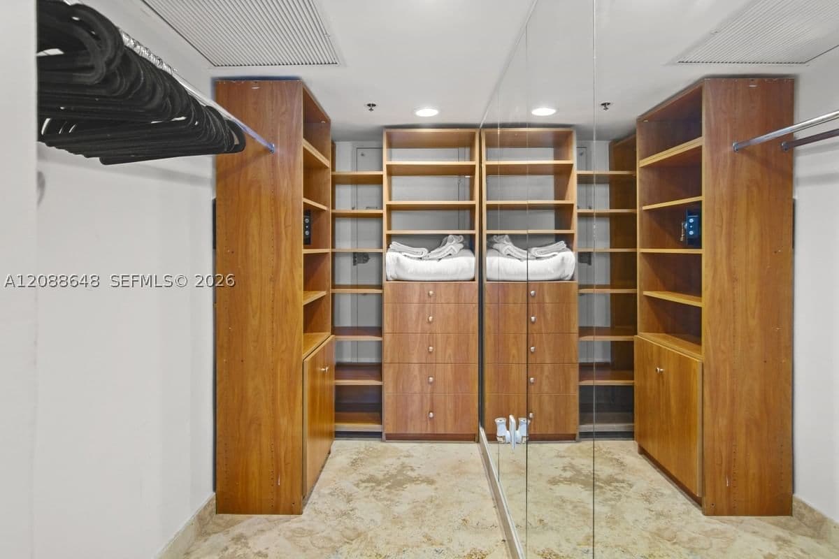2+1 Condo — 100 LINCOLN RD #748, Miami Beach, FL 33139
