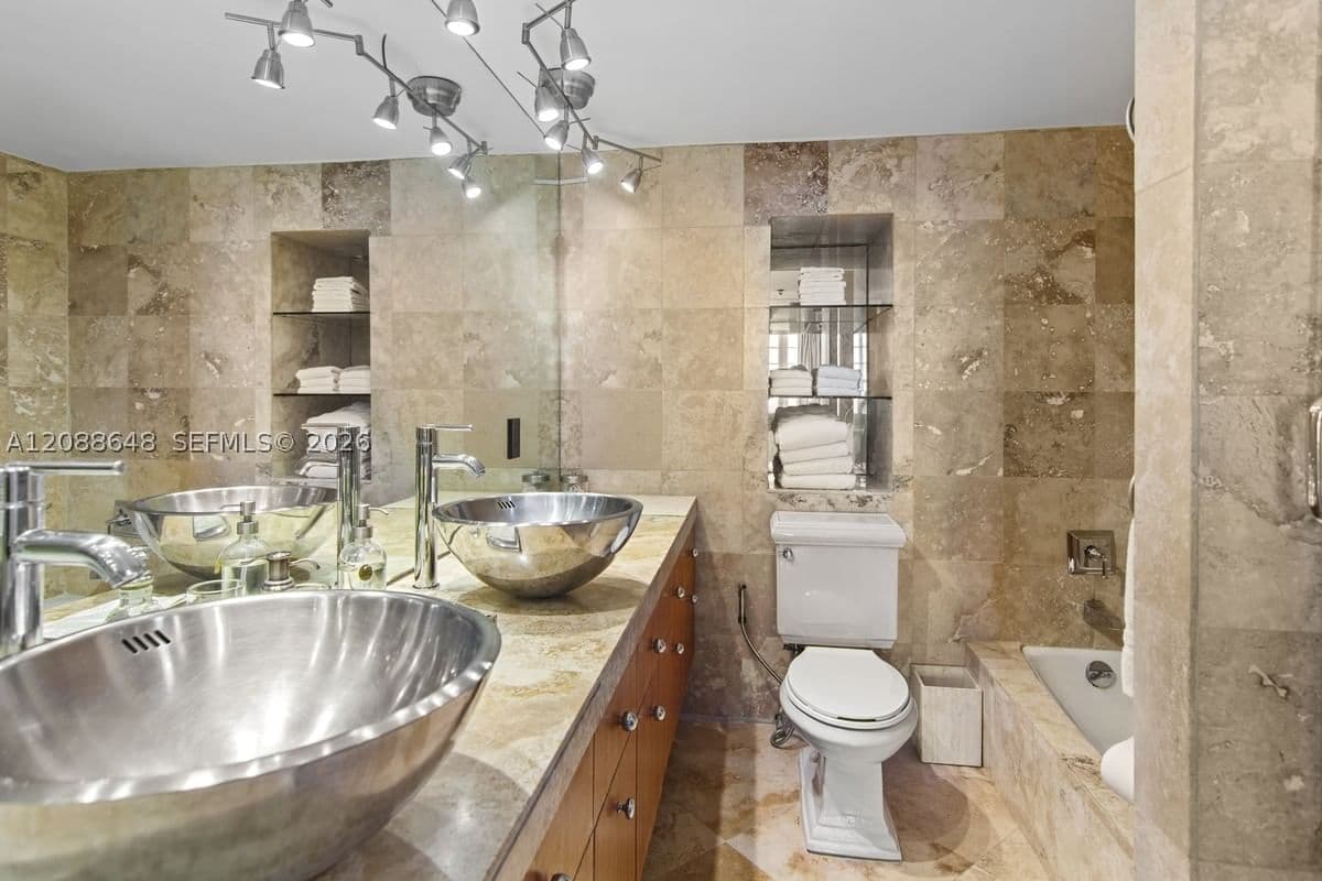 2+1 Condo — 100 LINCOLN RD #748, Miami Beach, FL 33139