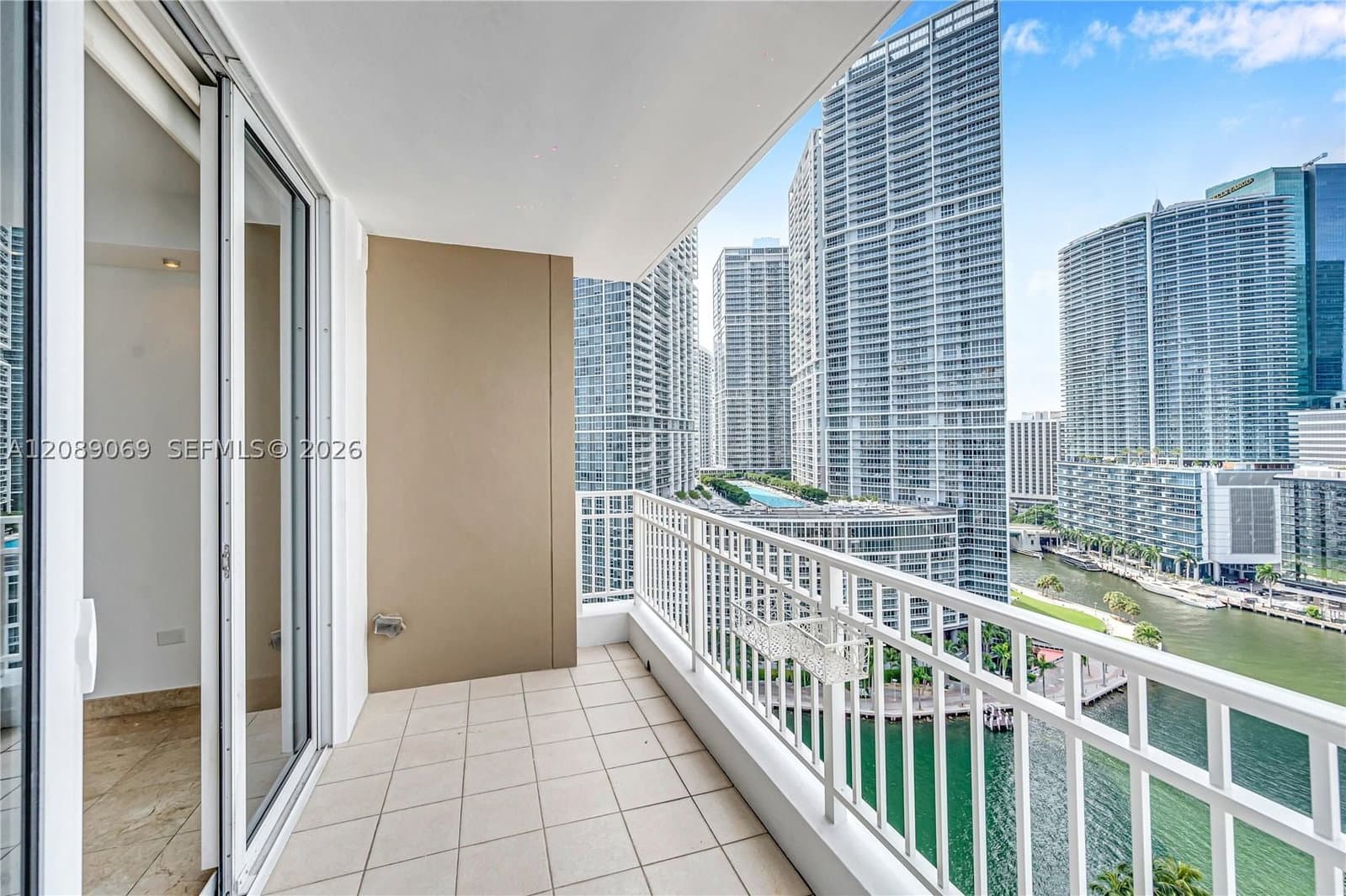 1+1 Condo — 801 Brickell Key Blvd #2208, Miami, FL 33131
