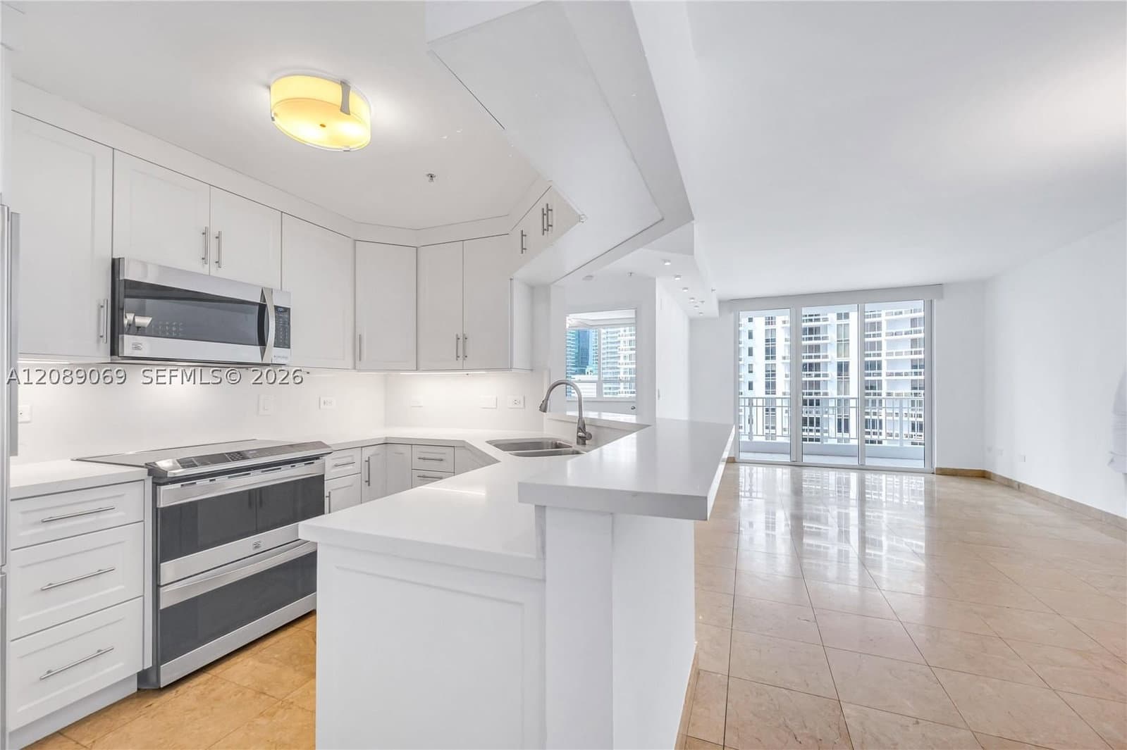 1+1 Condo — 801 Brickell Key Blvd #2208, Miami, FL 33131