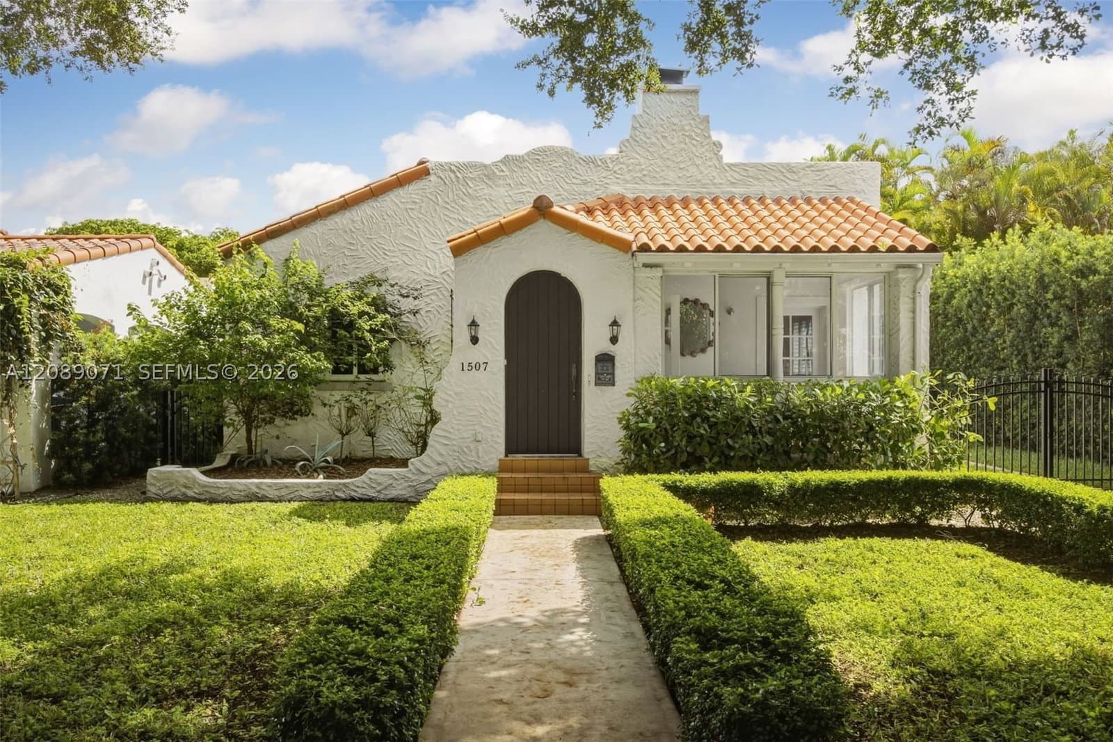 4+1 Müstakil ev — 1507 Columbus Blvd, Coral Gables, FL 33134