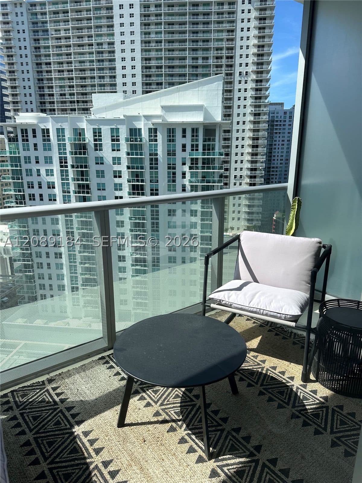 Condo — 1300 Brickell Bay Dr #2213, Miami, FL 33131