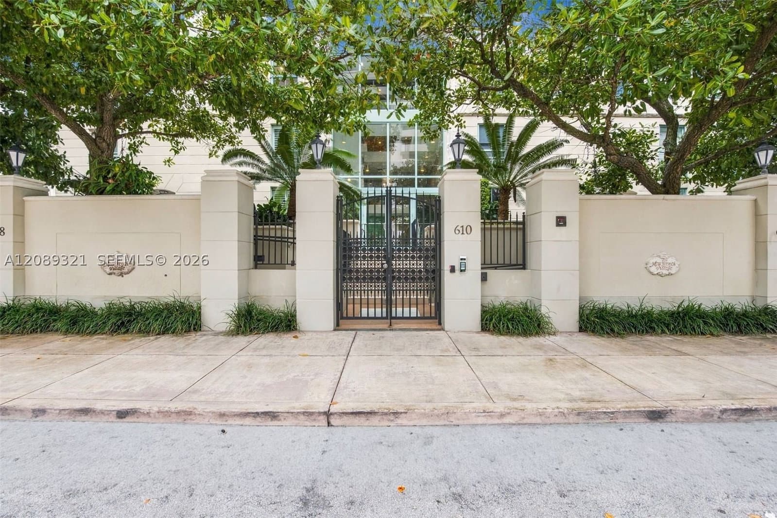 4+1 Condo — 610 Valencia Ave #502, Coral Gables, FL 33134