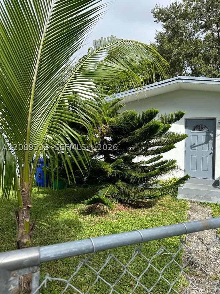 2+1 Müstakil ev — 3339 Frow Ave #1, Miami, FL 33133