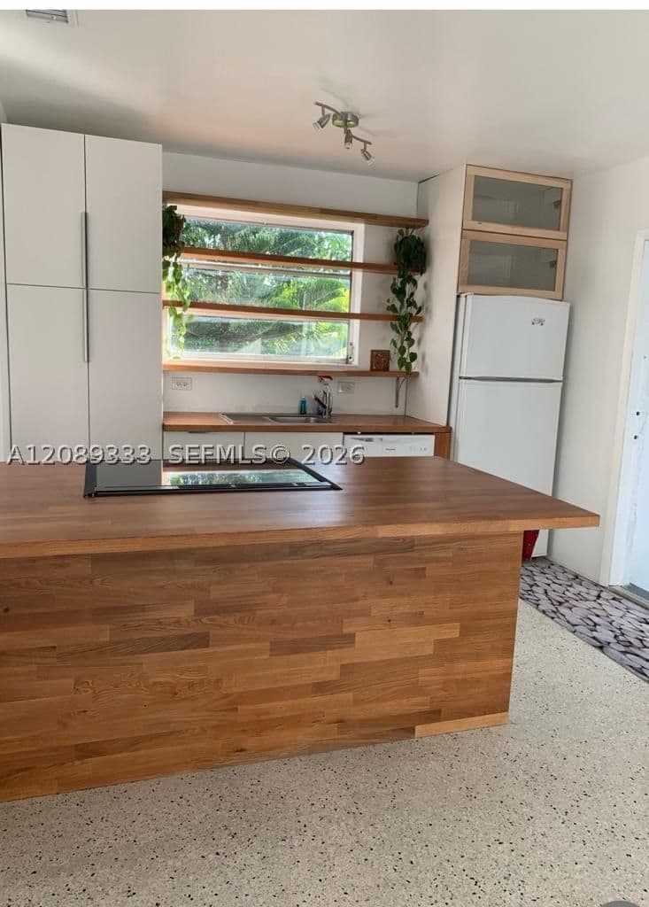 2+1 Müstakil ev — 3339 Frow Ave #1, Miami, FL 33133
