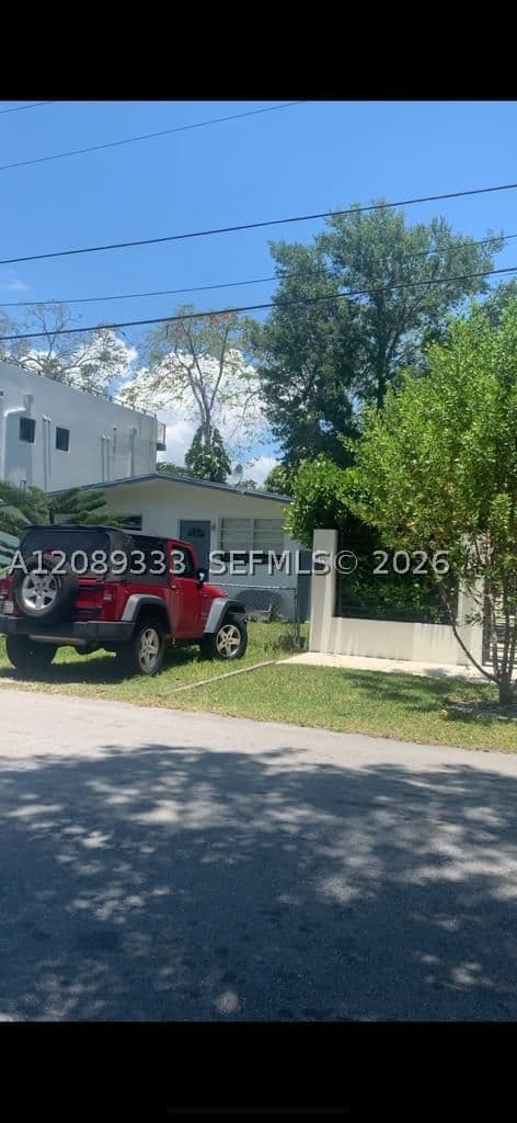 2+1 Müstakil ev — 3339 Frow Ave #1, Miami, FL 33133