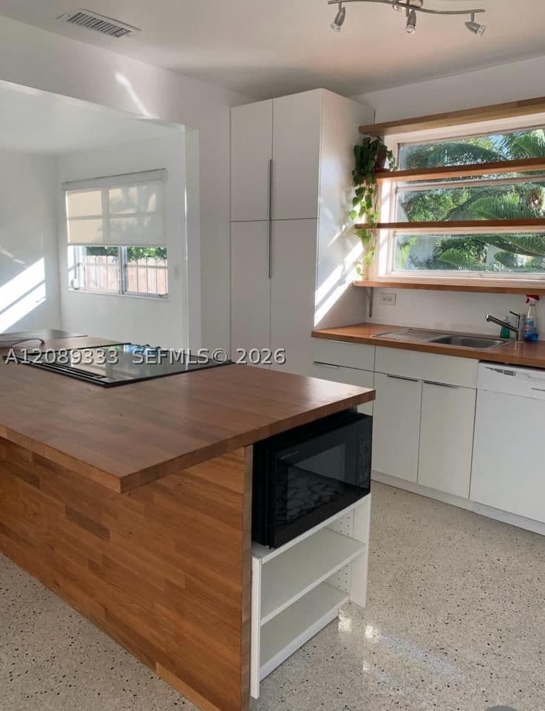 2+1 Müstakil ev — 3339 Frow Ave #1, Miami, FL 33133