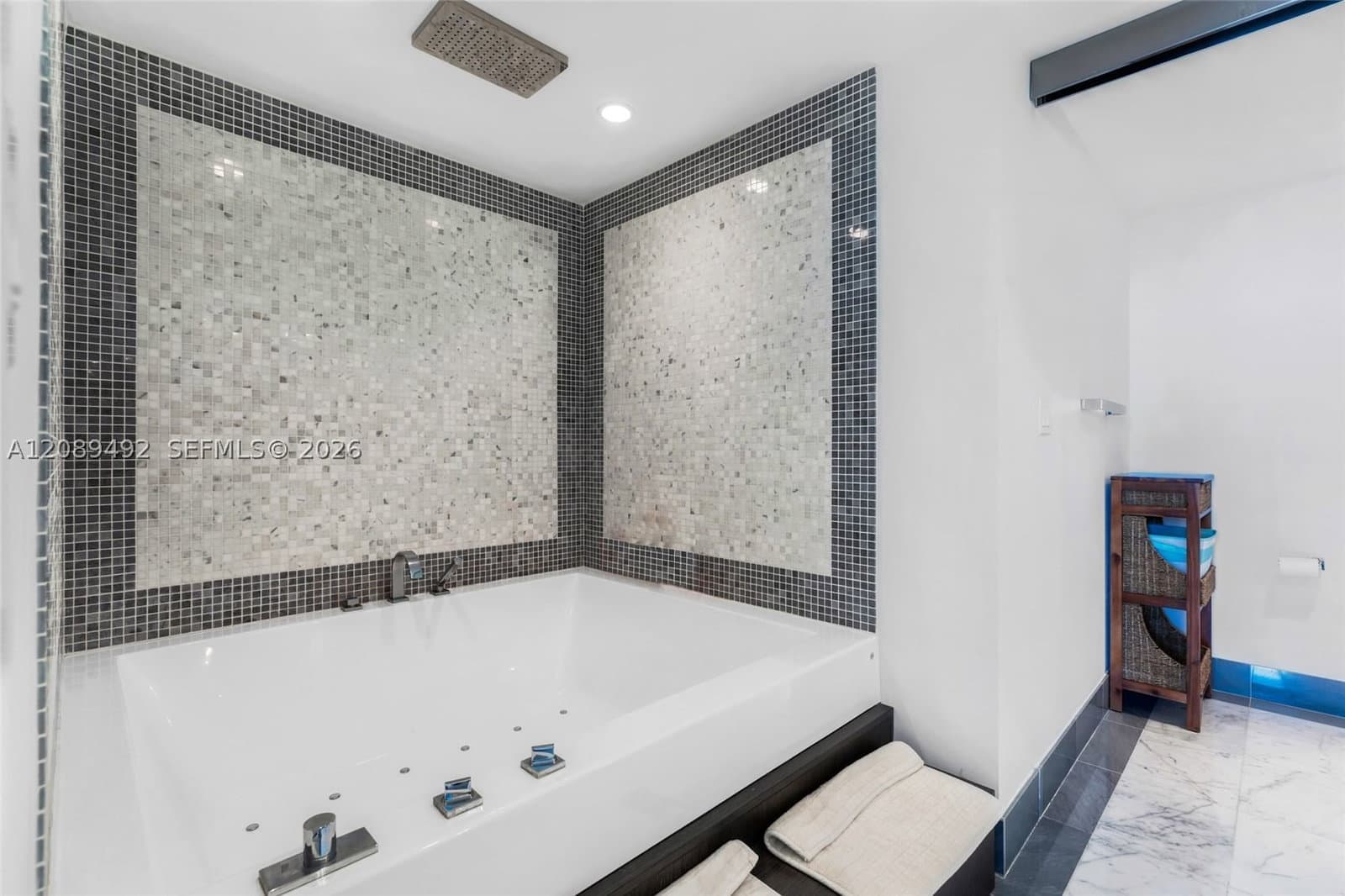 1-bedroom Condo — 200 Biscayne Boulevard Way #3209, Miami, FL 33131