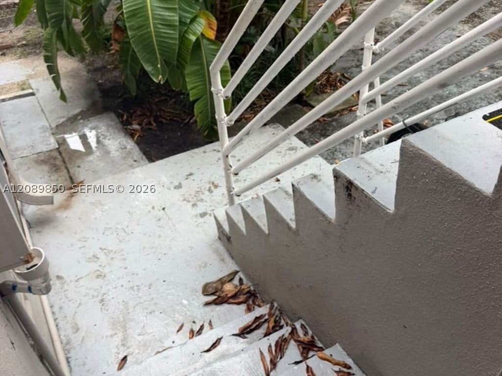 Mülk — 8020 Abbott Ave #2, Miami Beach, FL 33141
