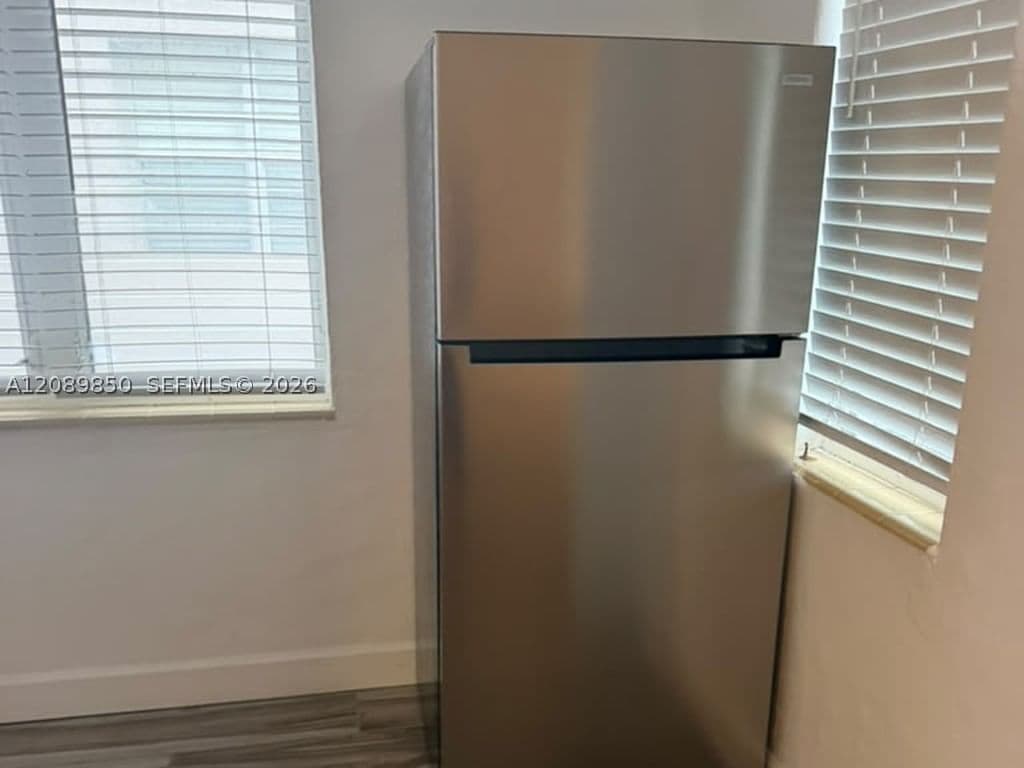 Mülk — 8020 Abbott Ave #2, Miami Beach, FL 33141