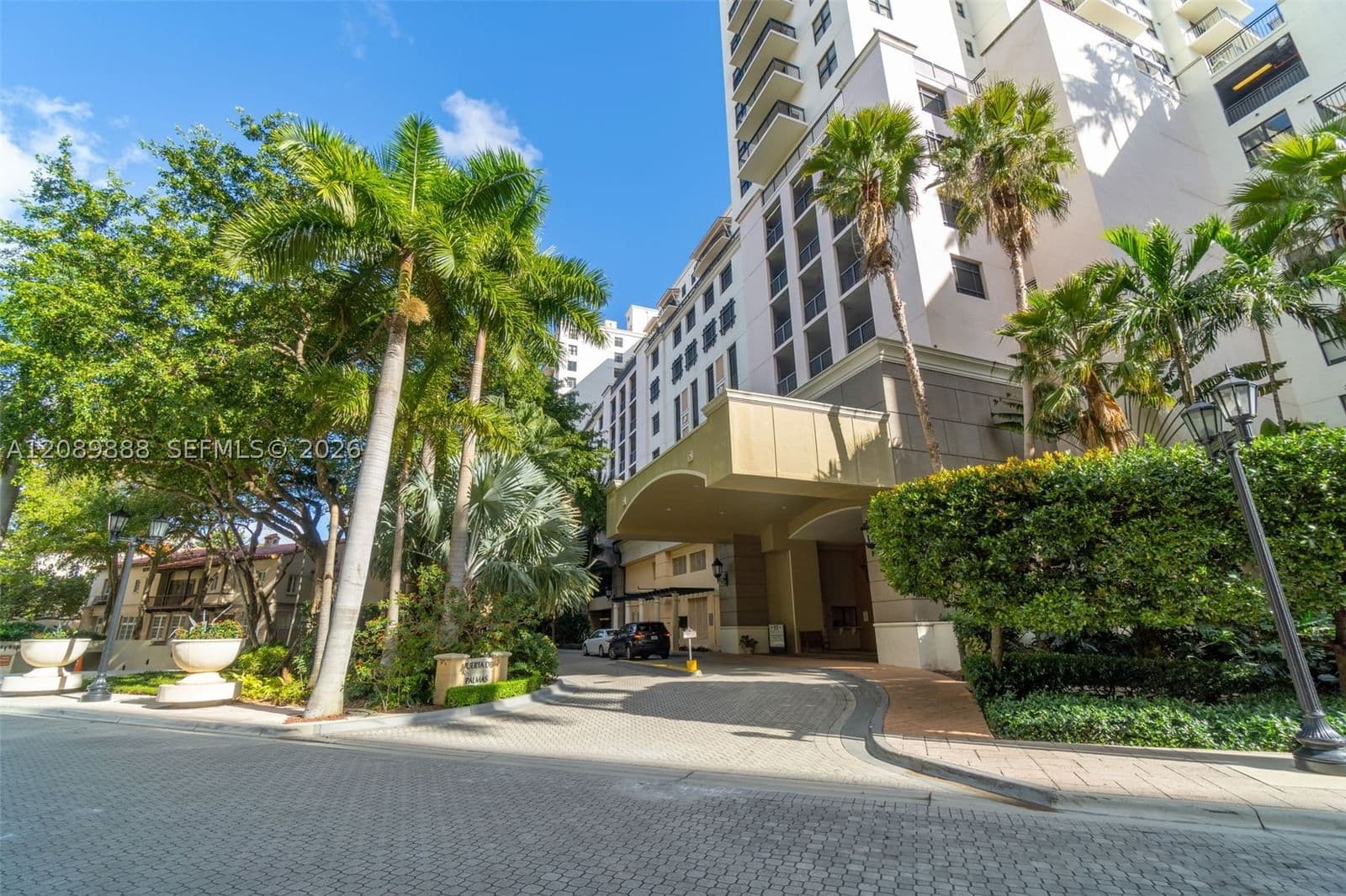 2-bedroom Condo — 888 Douglas Rd #1516, Coral Gables, FL 33134