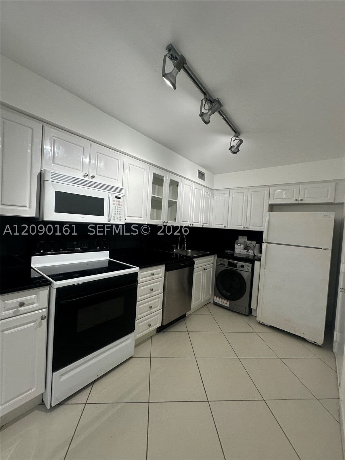 1-bedroom Condo — 6770 Indian Creek Dr #7S, Miami Beach, FL 33141