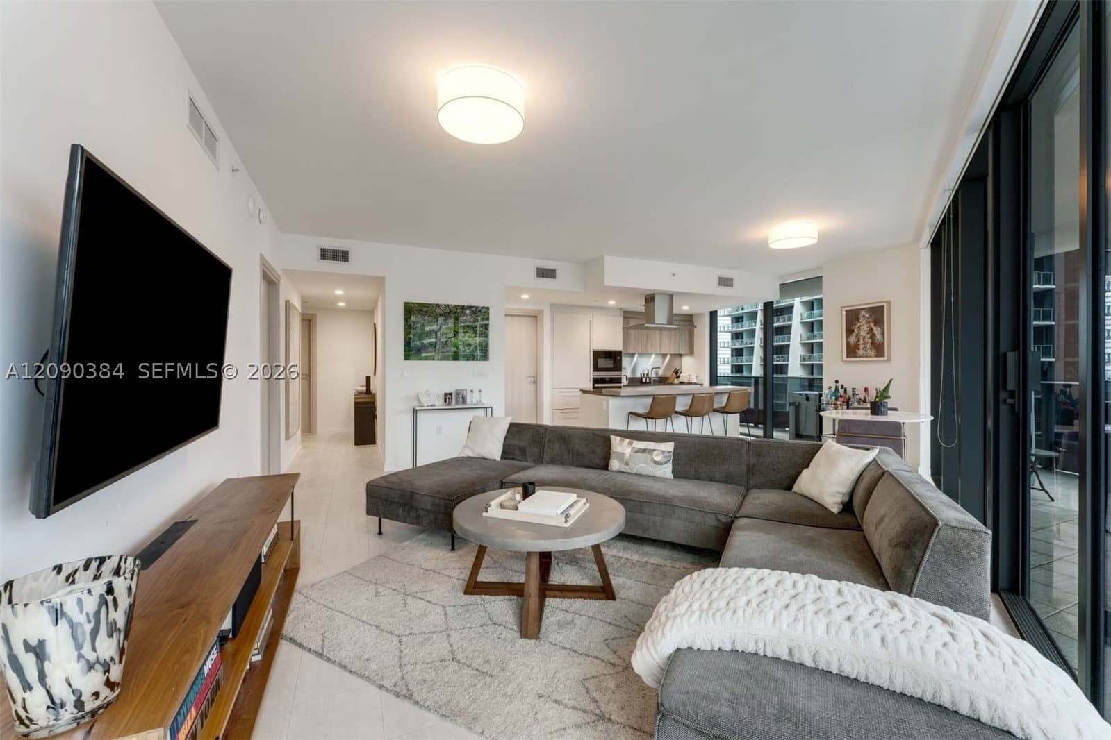 2+1 Condo — 1000 Brickell Plz #2401, Miami, FL 33131