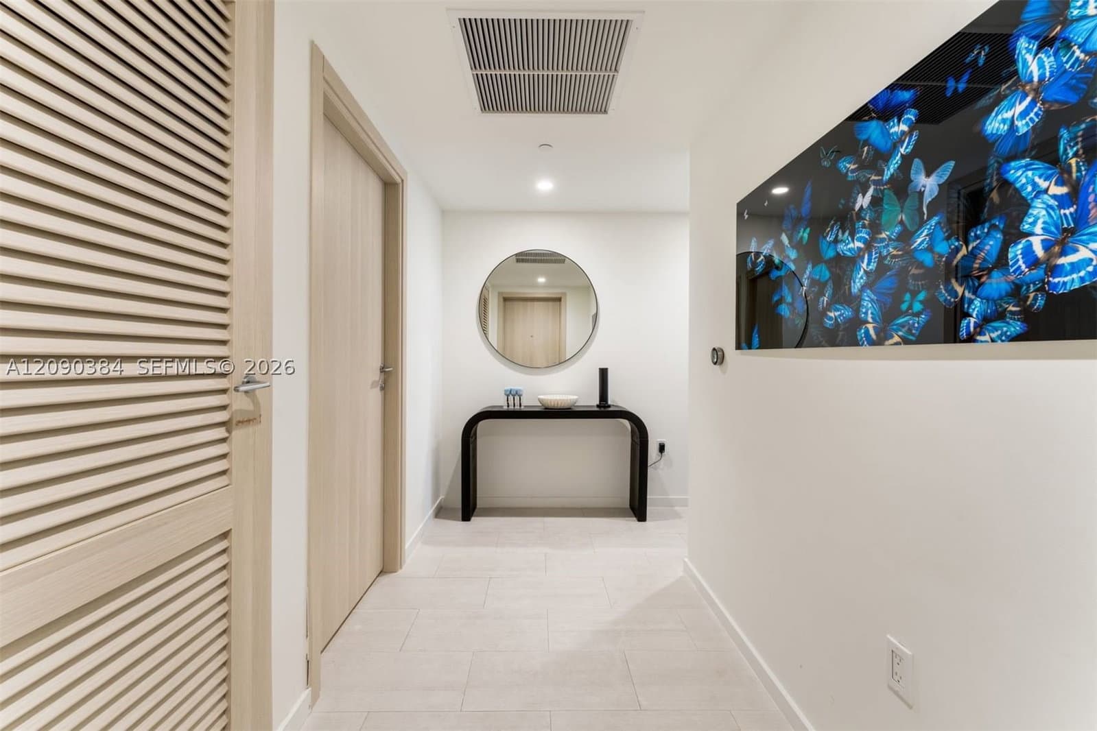 2+1 Condo — 1000 Brickell Plz #2401, Miami, FL 33131