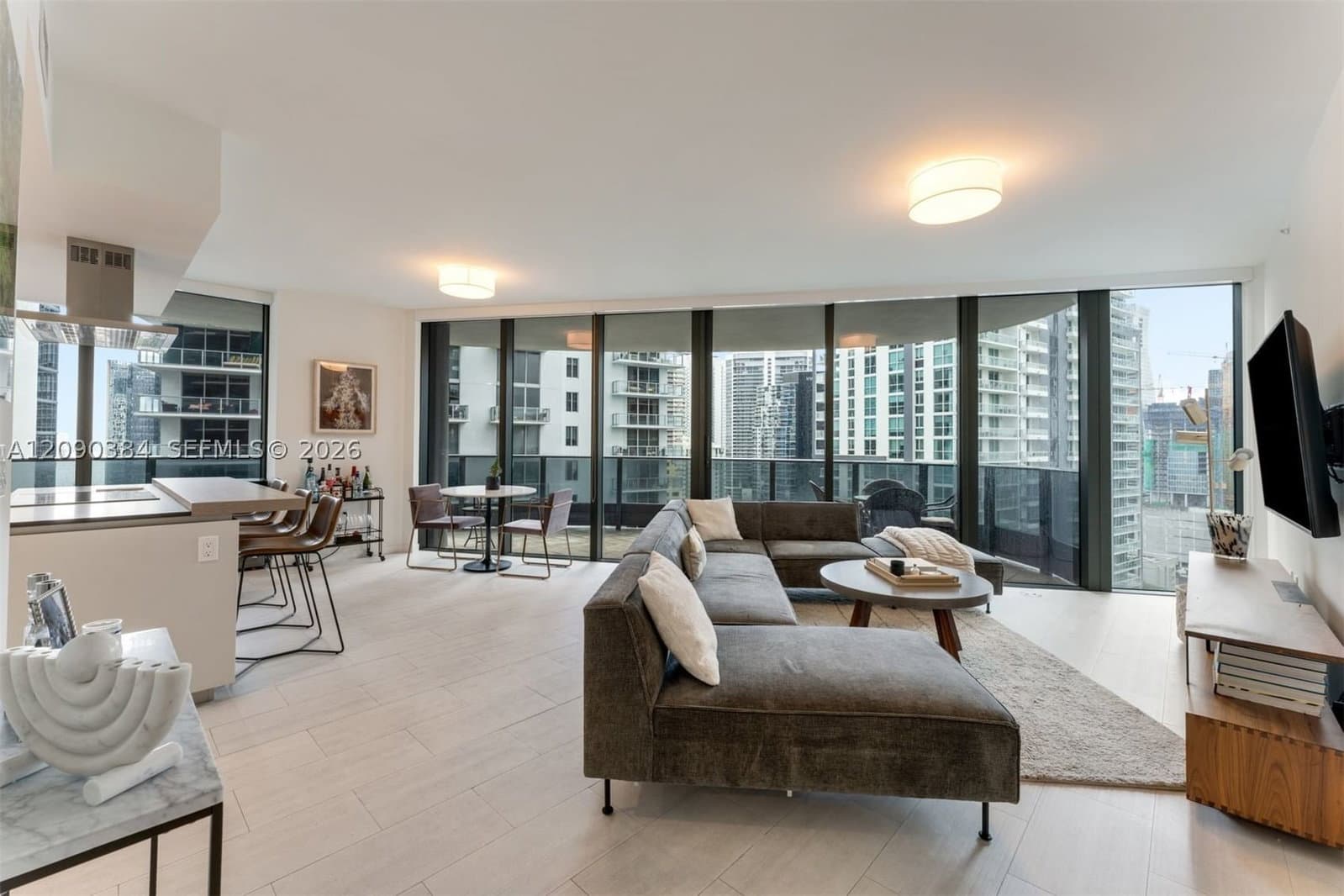 2+1 Condo — 1000 Brickell Plz #2401, Miami, FL 33131